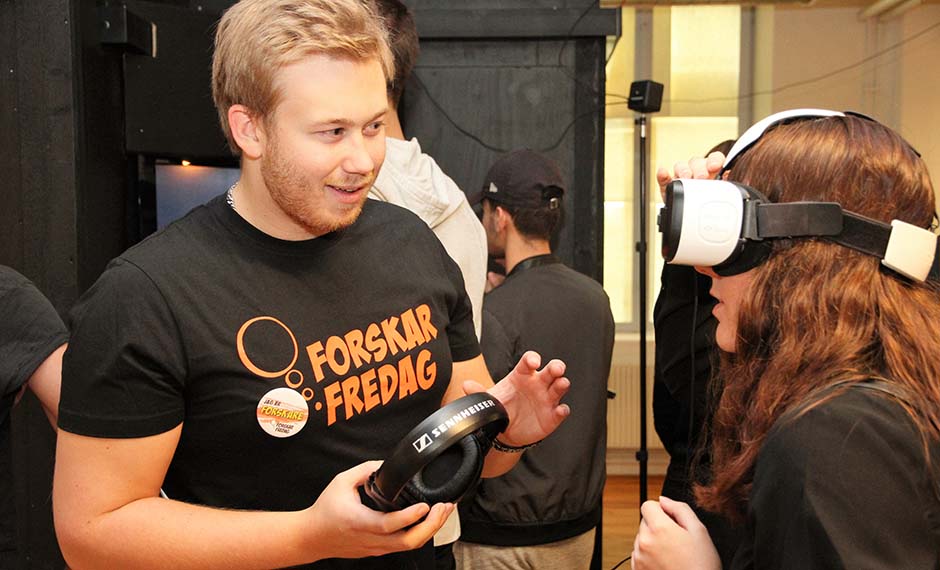 Virtual reality-upplevelser på ForskarFredag på Kreativum i Blekinge.